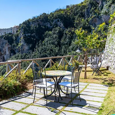 Foglia Aparthotel 2*